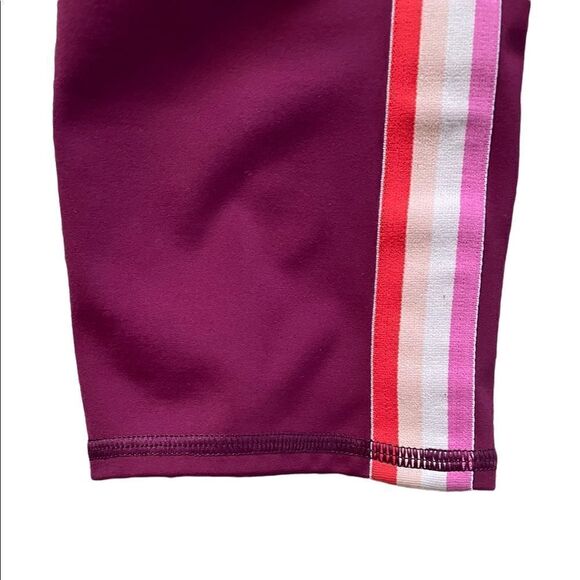 ATHLETA Contender Side Stripe Capri in PowerLift Beach Plum Size Small - Picture 3 of 7